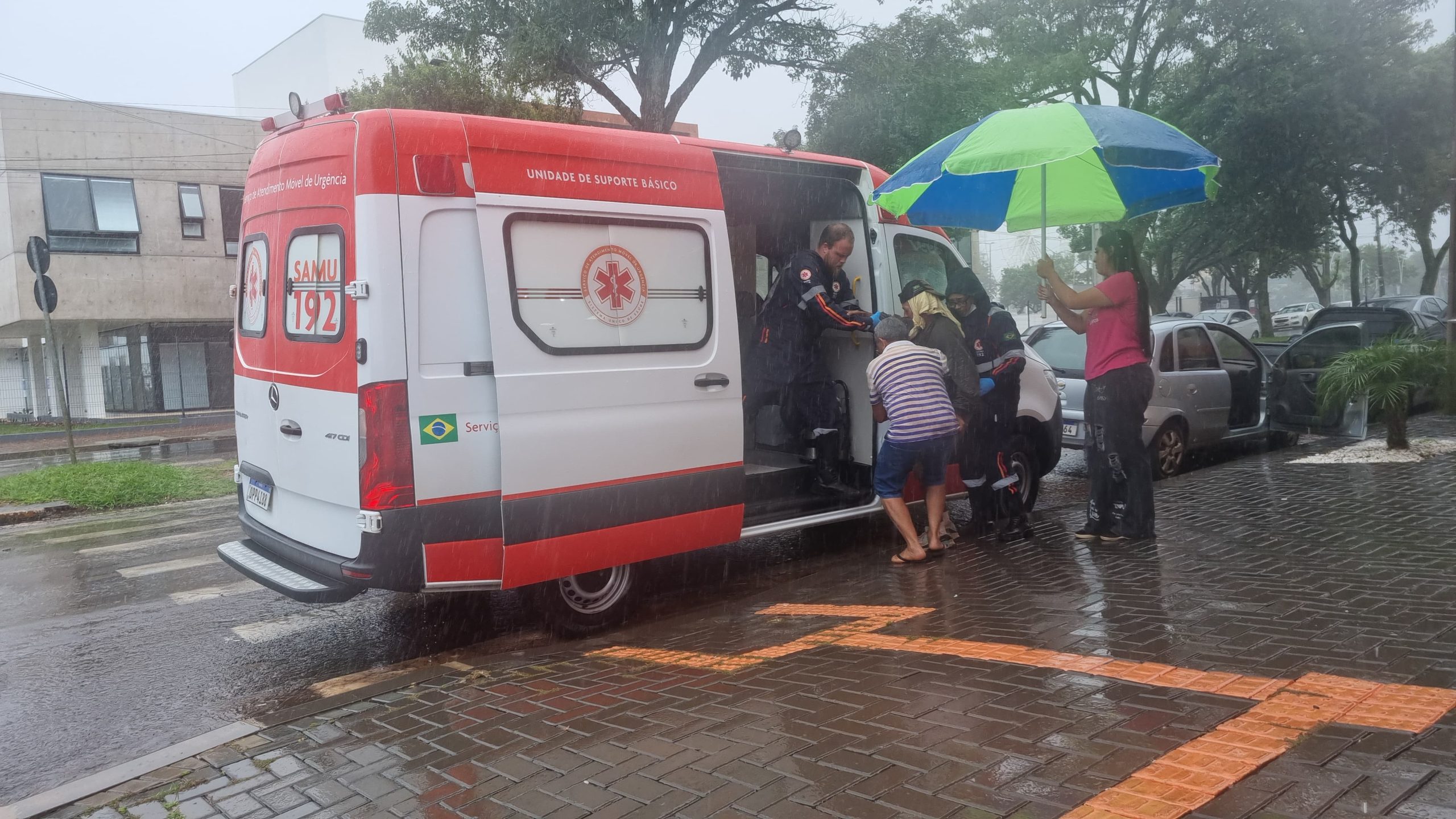 Homem é atropelado na Avenida Assunção Homem é atropelado na Avenida Assunção