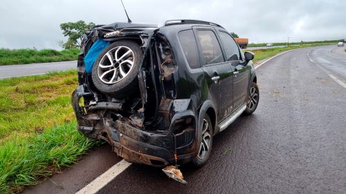 Imagem referente a Citroën C3 Aircross e Chevrolet S10 se envolvem em forte colisão na BR-163 em Cascavel