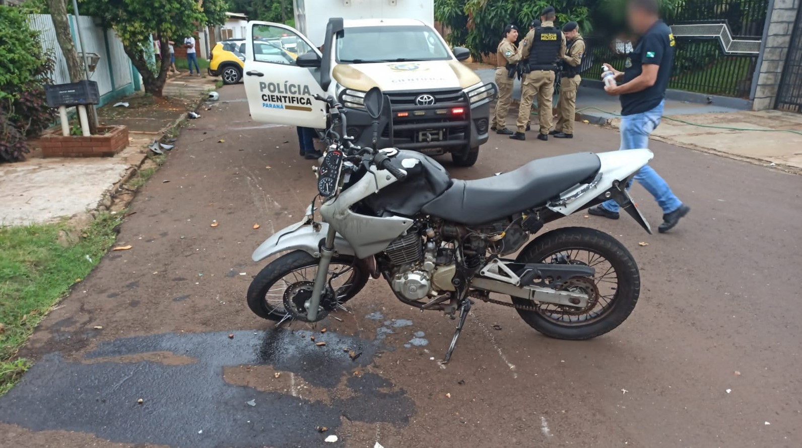 Homem morre ao bater moto em árvore, no centro de Toledo