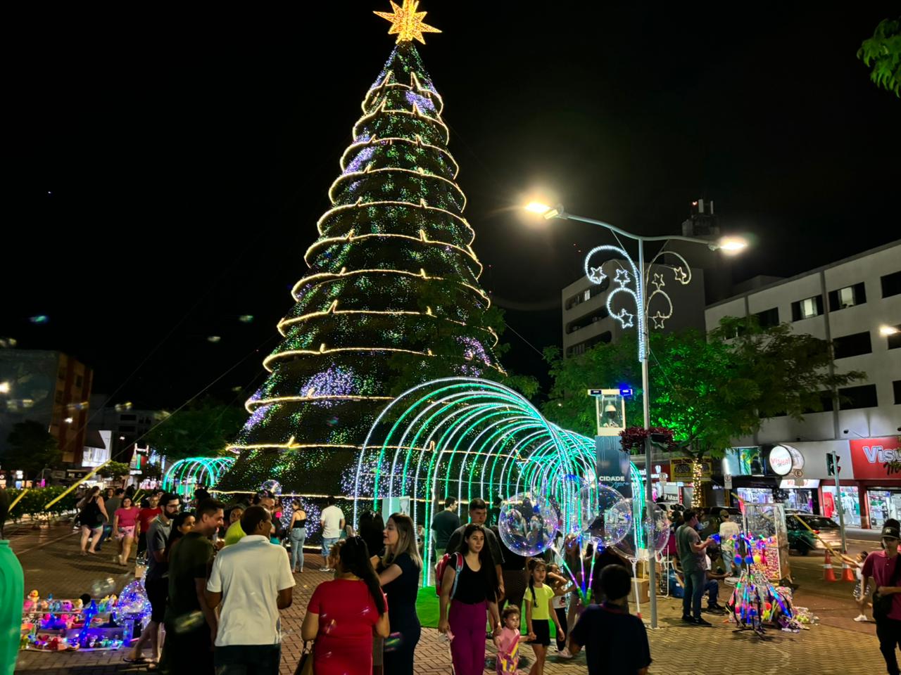 Comércio de Cascavel adota horário especial de fim de ano para facilitar compras
