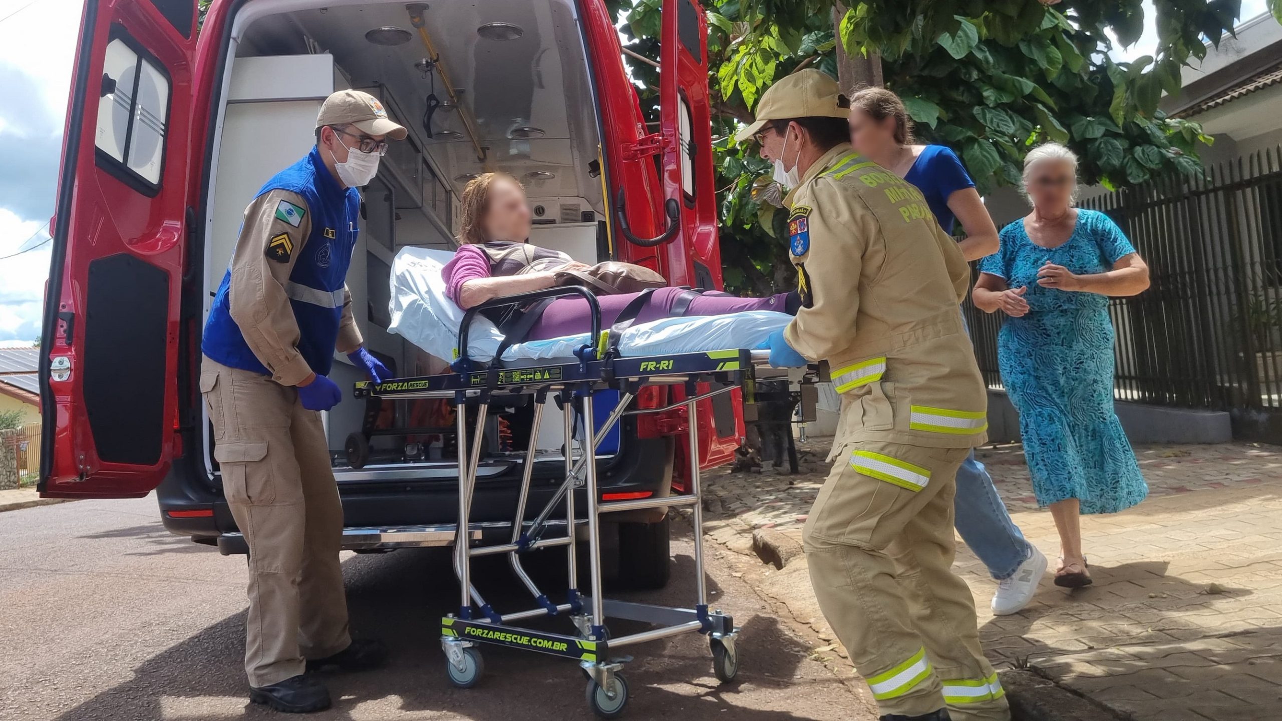 Idosa cai da cama e é socorrida pelo Siate no Parque São Paulo