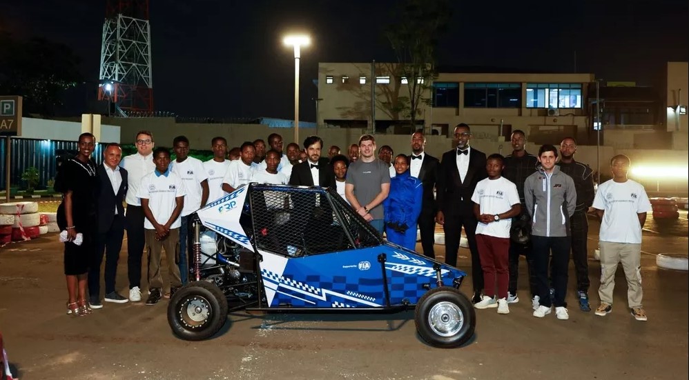 F1: Verstappen presta serviço comunitário para FIA em Ruanda após falar palavrão