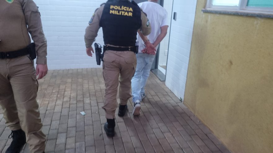 Polícia Militar cumpre mandado de prisão no Centro