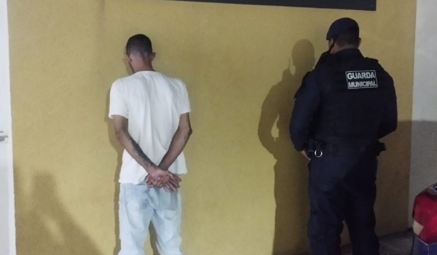 Motorista é preso fazendo manobras perigosas na Avenida Brasil