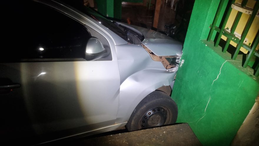 Mobi invade residência e quase atropela casal no Morumbi