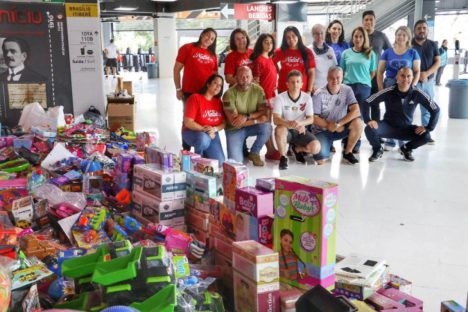 Imagem referente a Futebol beneficente das forças de segurança arrecada 3 mil brinquedos para doação