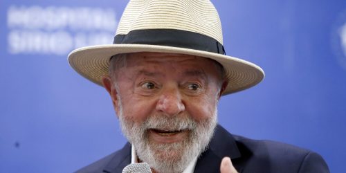 Imagem referente a Após alta hospitalar, Lula diz que está tranquilo e vai se cuidar