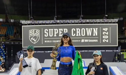 Imagem referente a Rayssa Leal vence no fim e se torna tricampeã mundial de skate street