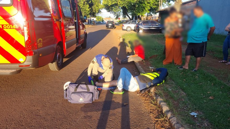 Acidente em Cascavel: motociclista atropela mulher e fratura perna