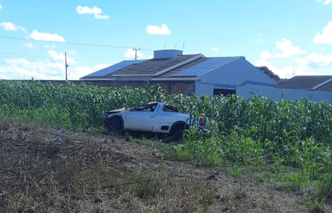 Homem de 48 anos capota caminhonete na PR-239 em Jesuítas e fica ferido Homem de 48 anos capota caminhonete na PR-239 em Jesuítas e fica ferido