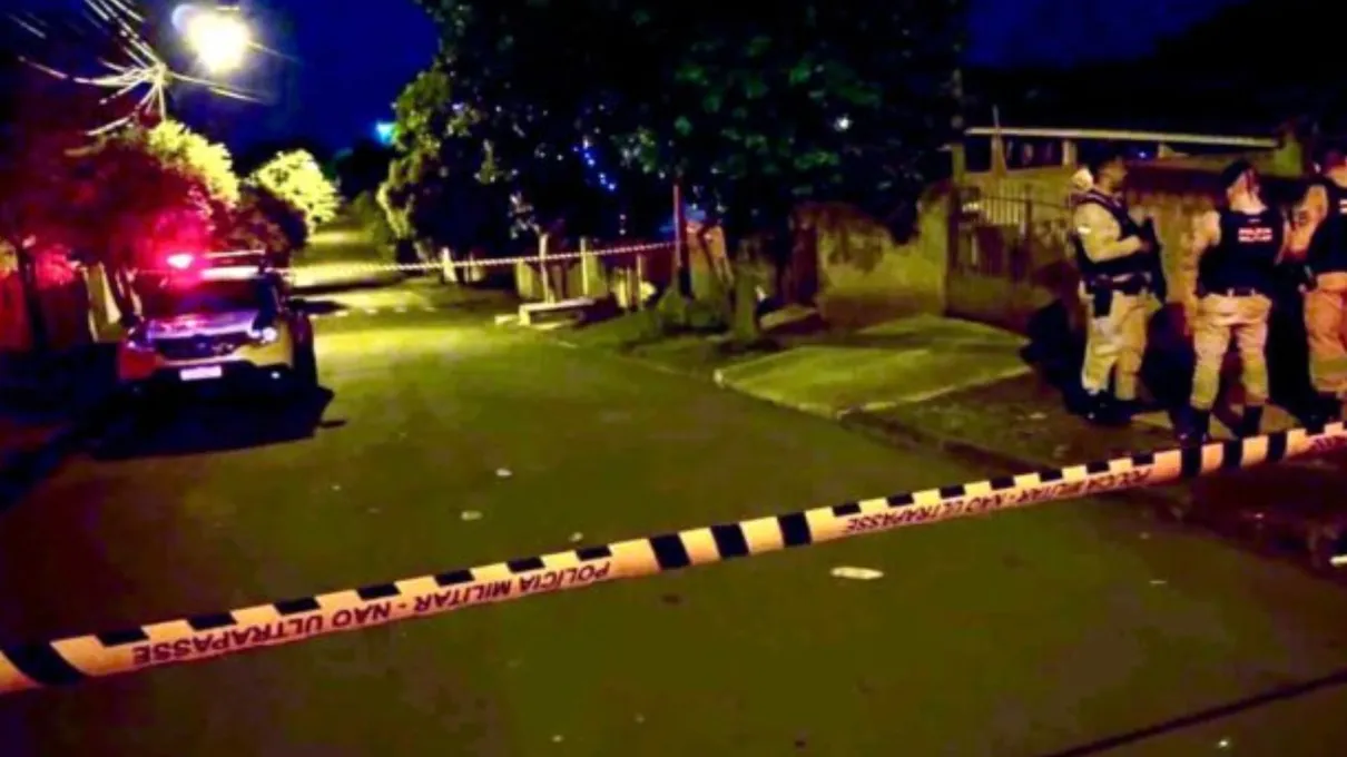Brutalidade no Paraná: homem é decapitado após desentendimento por portão chutado Brutalidade no Paraná: homem é decapitado após desentendimento por portão chutado