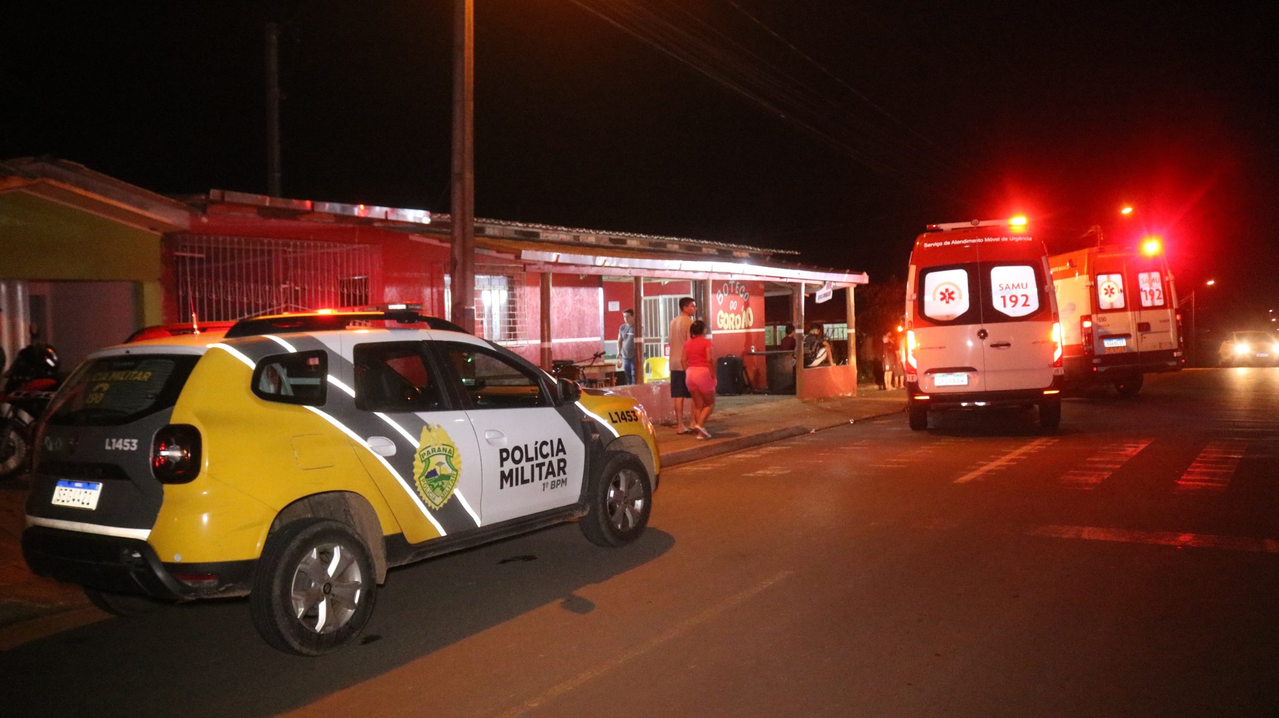 Com desavenças antigas, jovem se encontram em bar e caso termina com rapaz gravemente ferido a faca