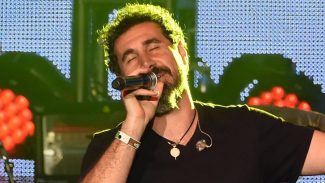 Assessoria confirma Serj Tankian nos vocais do System of a Down em shows no Brasil