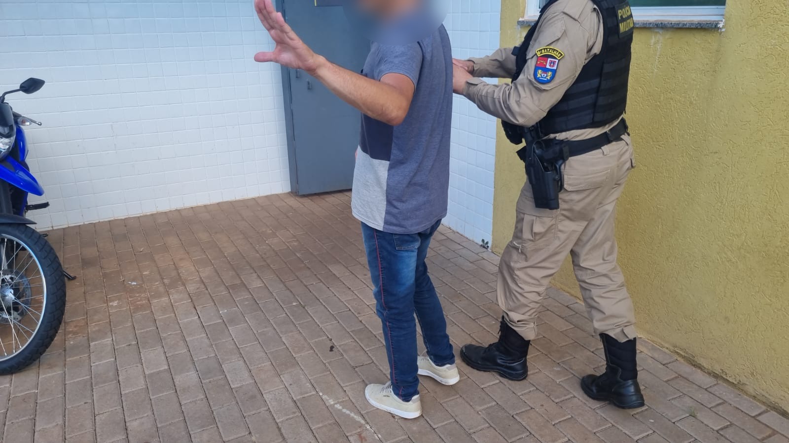 Homem é detido por descumprir medida protetiva no Maria Luiza Homem é detido por descumprir medida protetiva no Maria Luiza