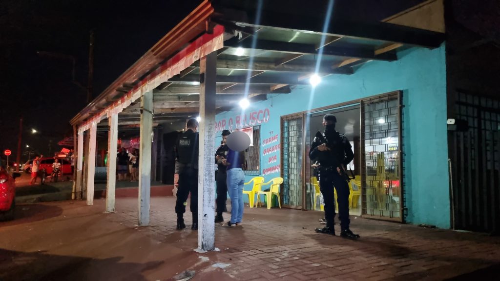 Homem é baleado no rosto em bar no Bairro Floresta em Cascavel