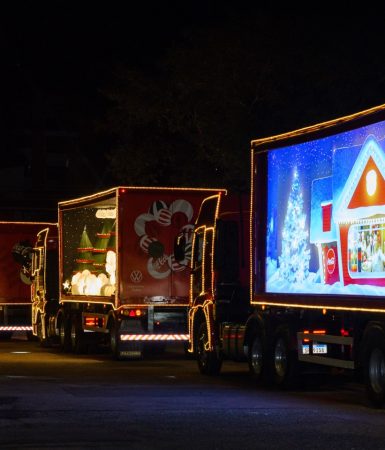 Imagem referente a Caravana de Natal da Coca-Cola encanta Cascavel nesta terça-feira