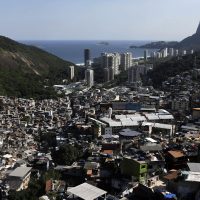 Imagem referente a Polícia do Rio faz ação na Rocinha para cumprir 34 mandados de prisão