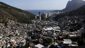 Polícia do Rio faz ação na Rocinha para cumprir 34 mandados de prisão