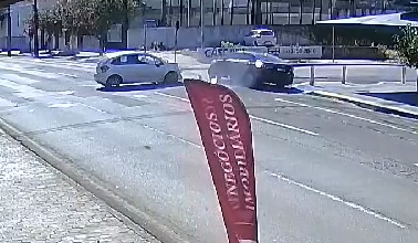 Imagem referente a Vídeo mostra forte colisão entre C3 e Elantra na Rua Paraná, no Centro