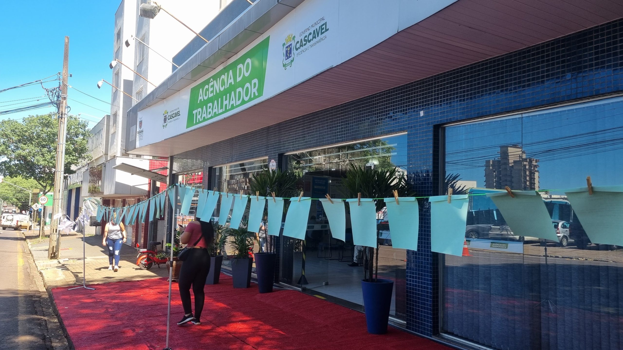 Agência do Trabalhador de Cascavel promove o Varal de Vagas Natalino Agência do Trabalhador de Cascavel promove o Varal de Vagas Natalino