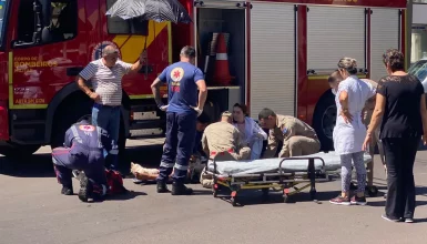 Imagem referente a Motociclista fica em estado grave após colisão com poste