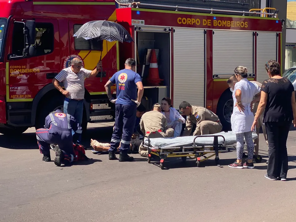 Motociclista fica em estado grave após colisão com poste Motociclista fica em estado grave após colisão com poste