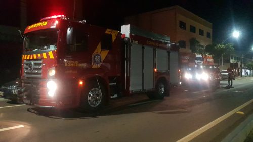 Imagem referente a Vizinhos acreditam ter visto fumaça em imóvel e chamam bombeiros na Av. Carlos Gomes