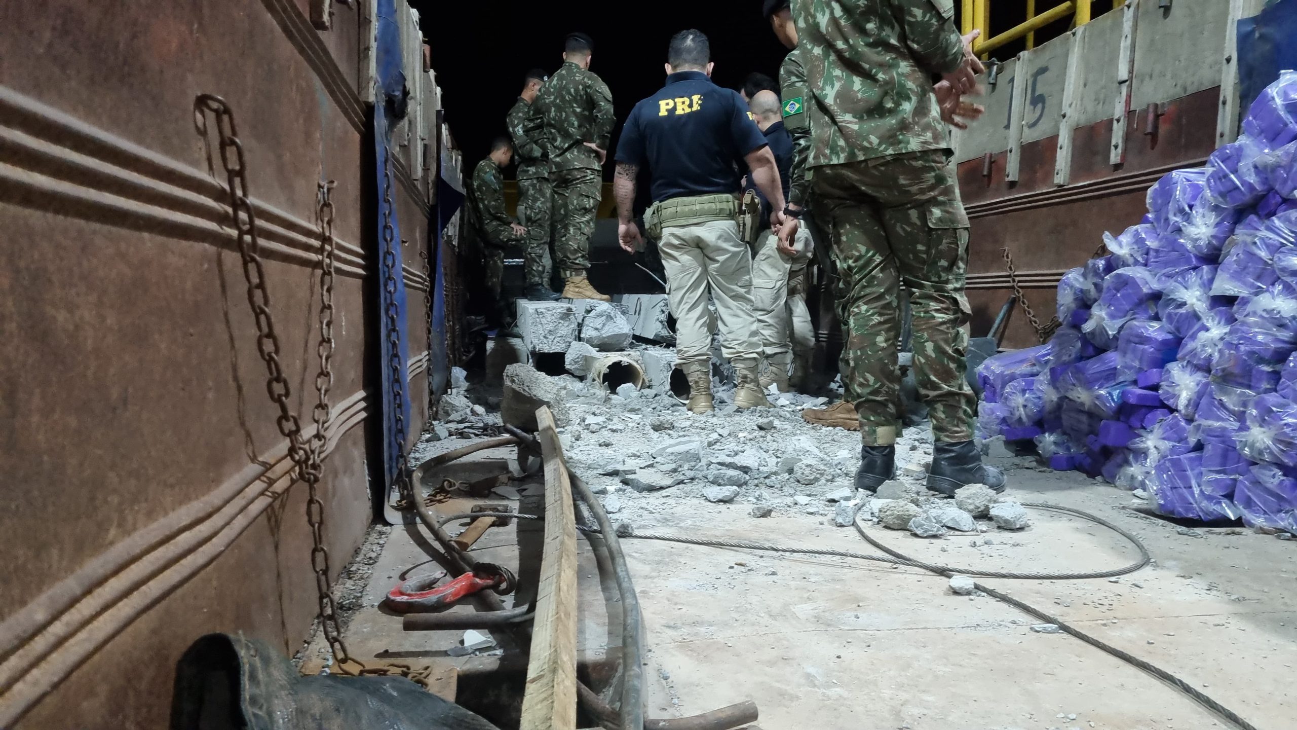 Carga de maconha é apreendida dentro de vigas de concreto na BR-369