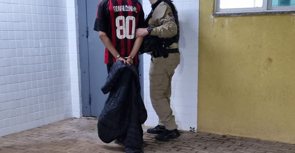 Suspeito de arrombamento no bairro Santo Inácio é detido pela PM