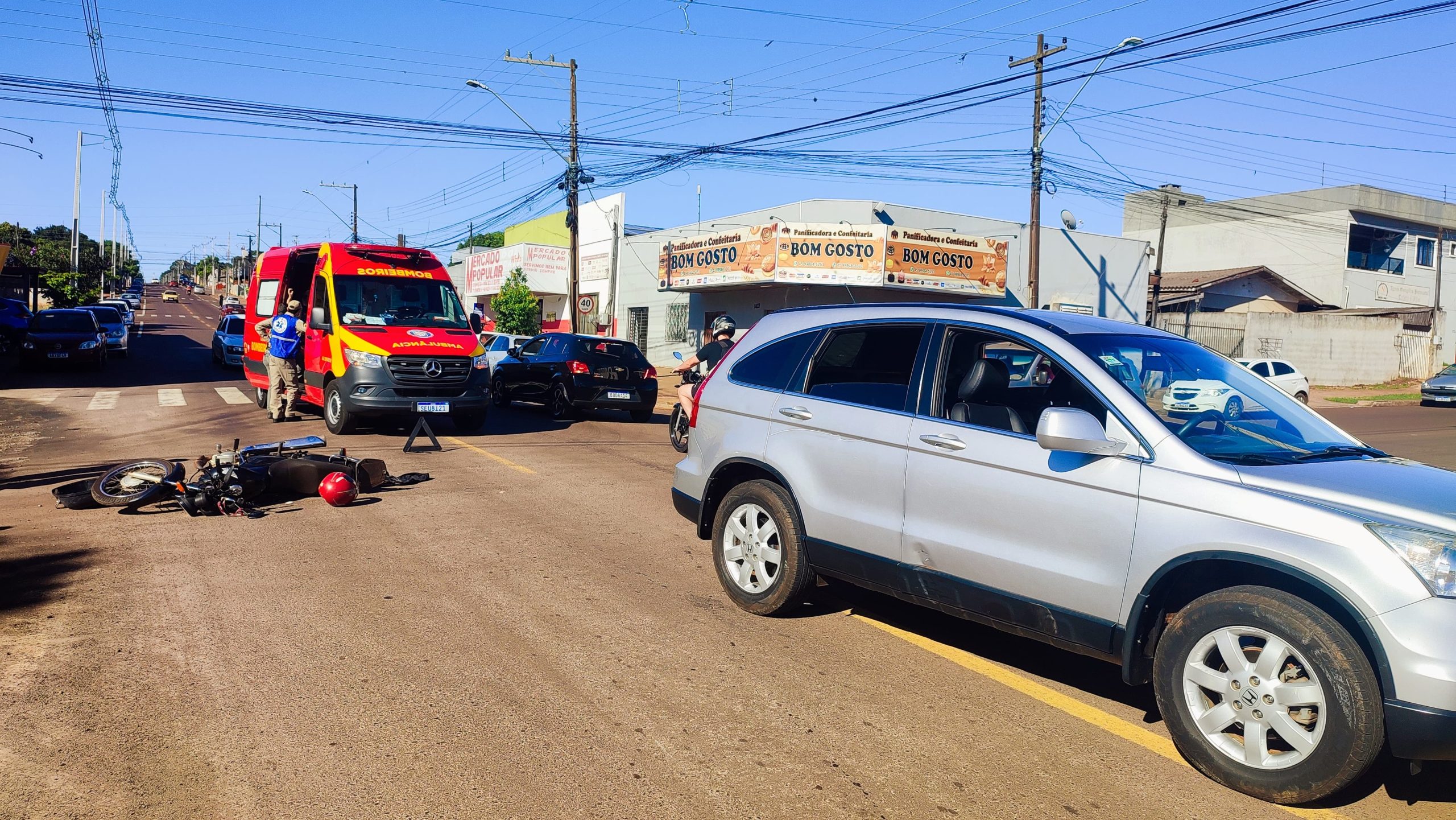 Honda CR-V e Honda CG se envolvem em colisão no Bairro Interlagos