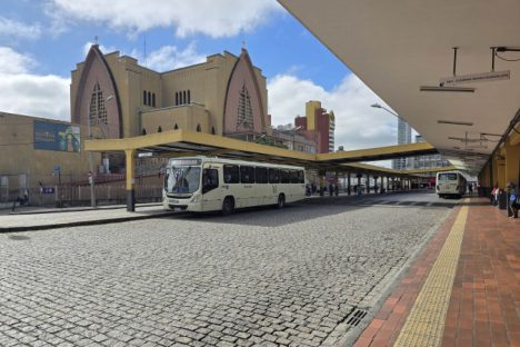 Imagem referente a Transporte coletivo da RMC terá horários especiais no Natal, Ano Novo e férias escolares