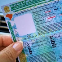 Imagem referente a CCJ do Senado aprova custeio de habilitação para pessoa de baixa renda