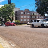 Imagem referente a Acidente entre três carros é registrado na Rua São Paulo