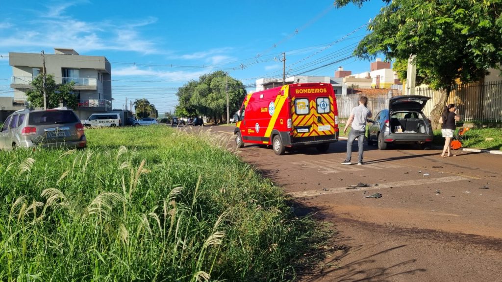 Colisão entre veículos deixa homem ferido no Coqueiral
