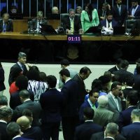 Imagem referente a Câmara revoga novo seguro DPVAT e limita bloqueio de emendas