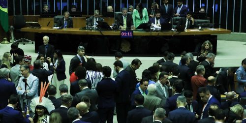 Imagem referente a Câmara revoga novo seguro DPVAT e limita bloqueio de emendas