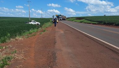 Imagem referente a Motorista sai ileso após capotamento na rodovia PR-182, em Toledo