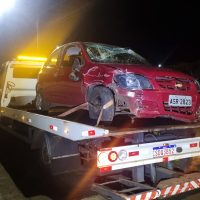 Imagem referente a Perseguição e acidente: Motorista abandona carro com 92 quilos de maconha