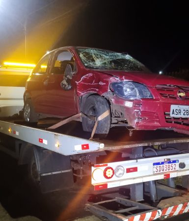 Imagem referente a Perseguição e acidente: Motorista abandona carro com 92 quilos de maconha