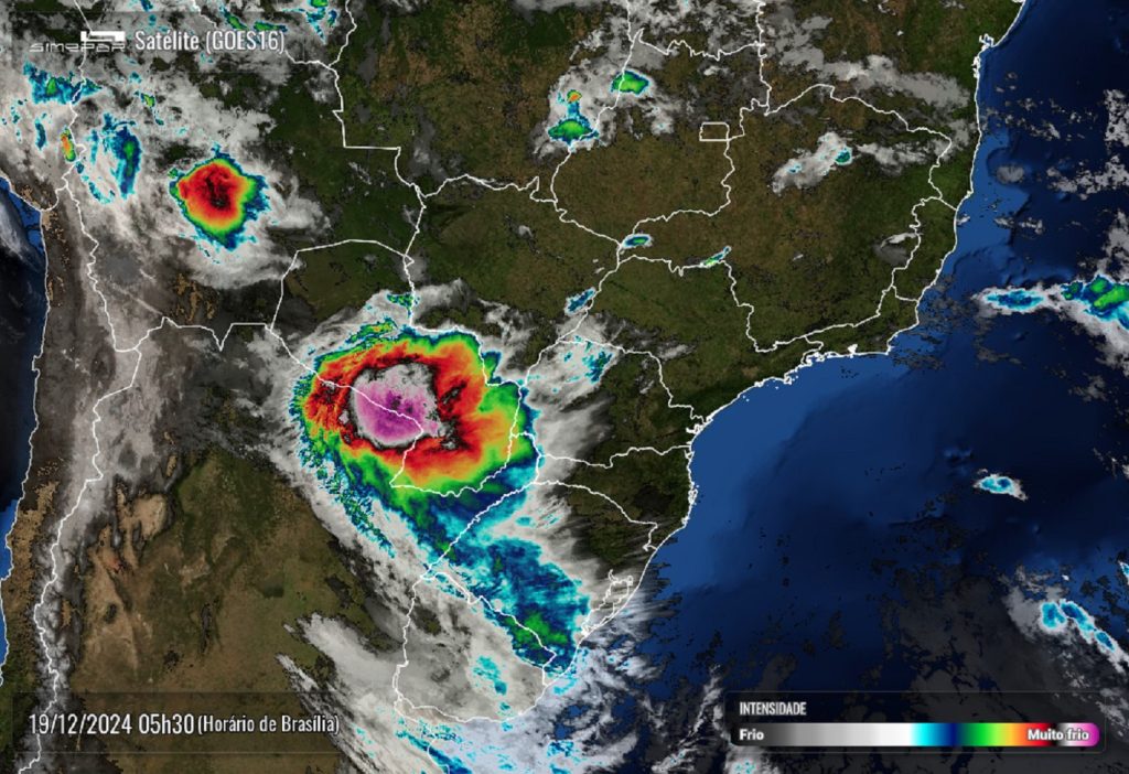 Quinta-feira deve ser instável com chance de chuva à tarde em Cascavel