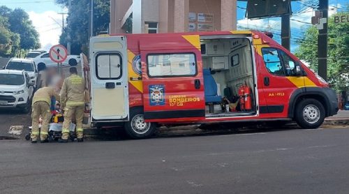 Idosa é atropelada ao ser colocada em carro após sair de clínica em Francisco Beltrão Imagem referente a Idosa é atropelada ao ser colocada em carro após sair de clínica em Francisco Beltrão