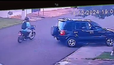 Imagem referente a Vídeo mostra momento em que homem é morto a tiros dentro de carro