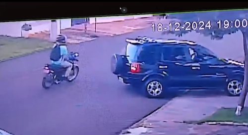 Imagem referente a Vídeo mostra momento em que homem é morto a tiros dentro de carro