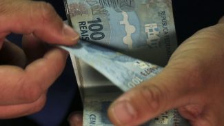 Crédito bancário deve crescer 10,6% neste ano e 9,6% em 2025, prevê BC