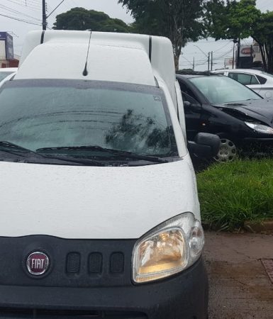 Imagem referente a Peugeot 206 e Fiat Fiorino colidem na Avenida Rocha Pombo