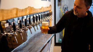 Cerveja de Foz do Iguaçu ganha prêmio nacional e reforça vocação do Paraná no setor