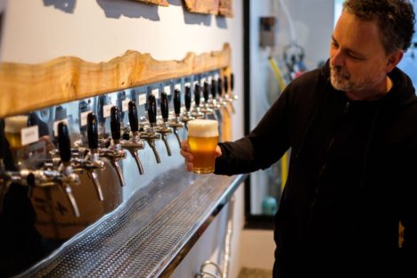 Imagem referente a Cerveja de Foz do Iguaçu ganha prêmio nacional e reforça vocação do Paraná no setor