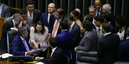 Imagem referente a PEC de corte de gastos é aprovada em dois turnos na Câmara