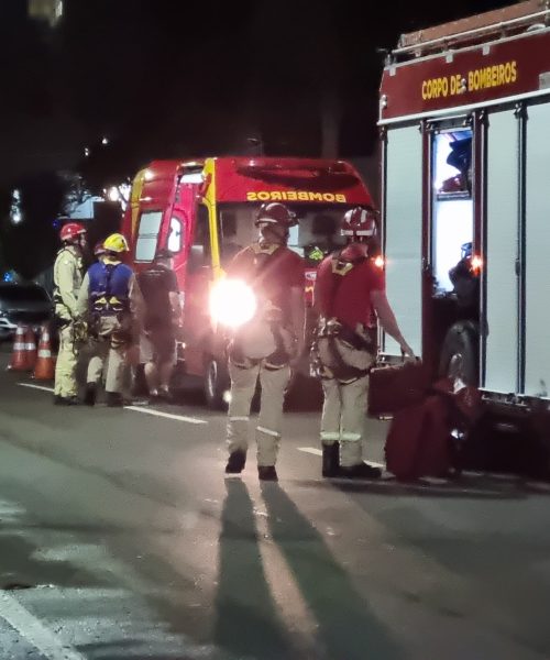 Imagem referente a Mulher de 26 anos ameaça se jogar de 16º andar de prédio em Cascavel