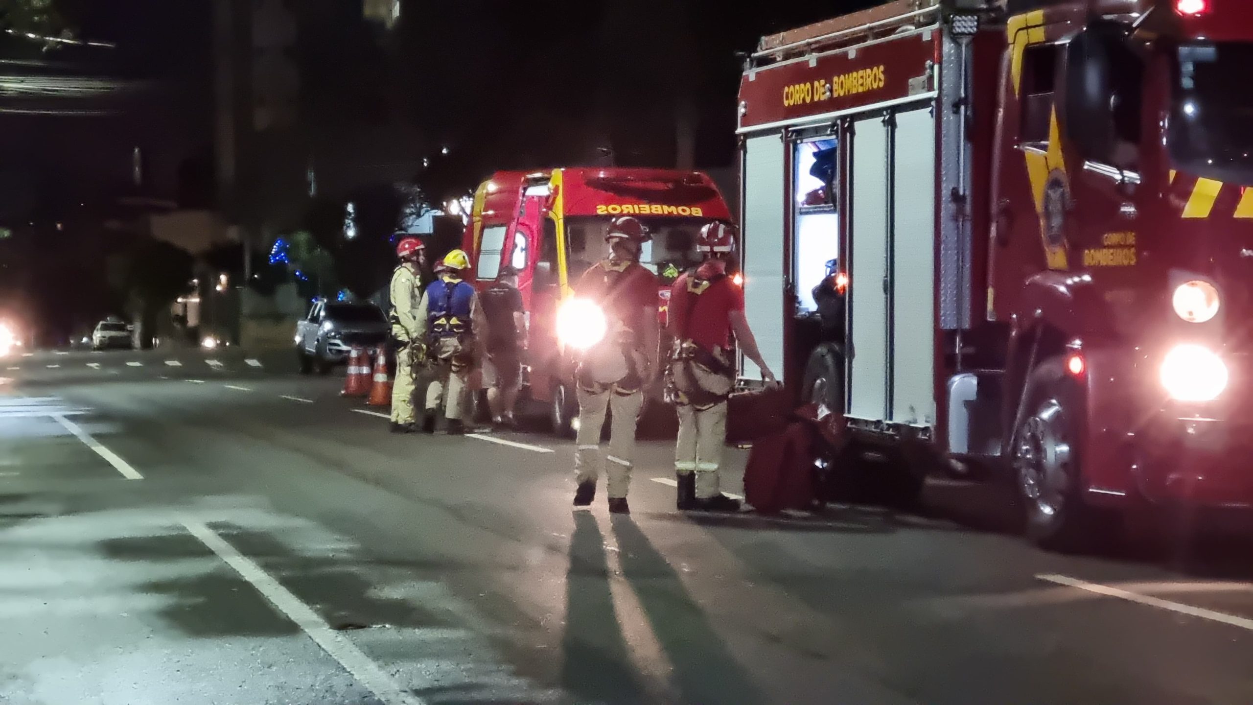 Imagem referente a Mulher de 26 anos ameaça se jogar de 16º andar de prédio em Cascavel